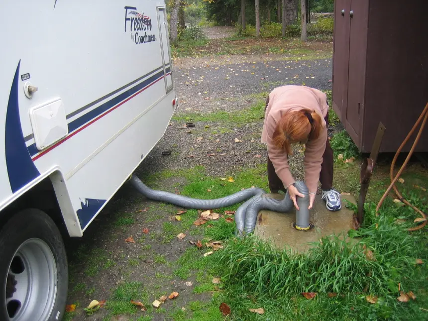 Dumping-RV-Waste-Tanks